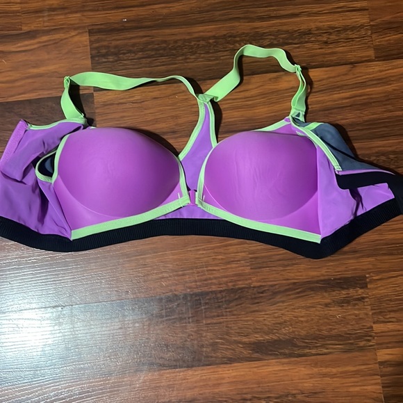 Victoria Secret Full coverage sports bra - Picture 2 of 5
